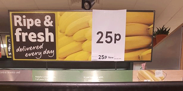 Banane vendute a pezzo, rivolta social contro Tesco