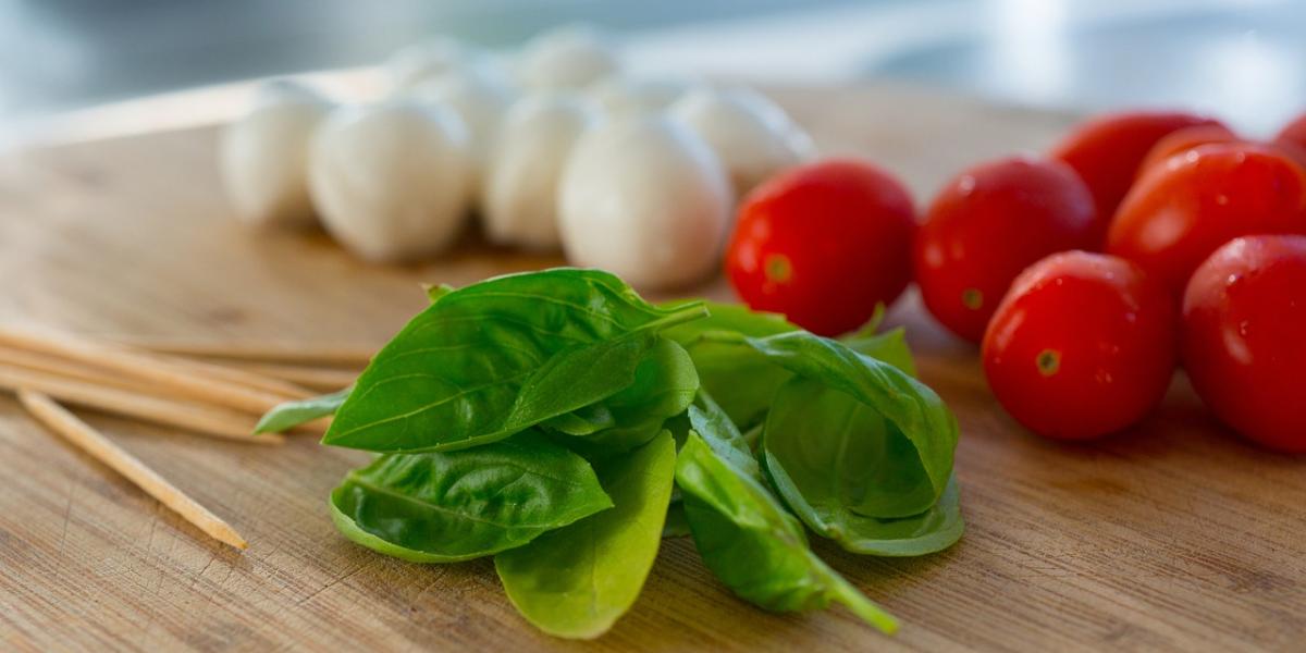 Candy chopping. Mozzarella.