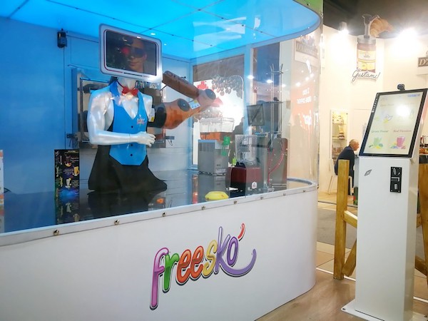 Freeskò, il barman robot che serve smoothies