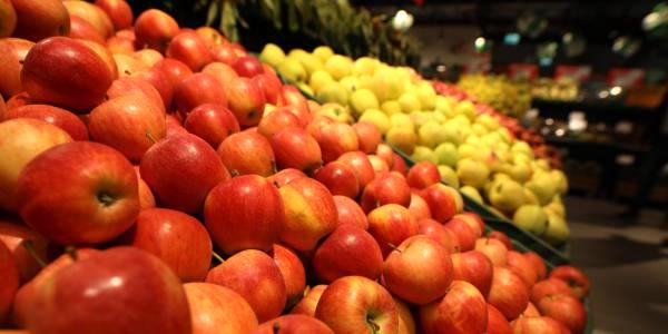 Prezzi in calo per le fragole, pomacee e kiwi stabili