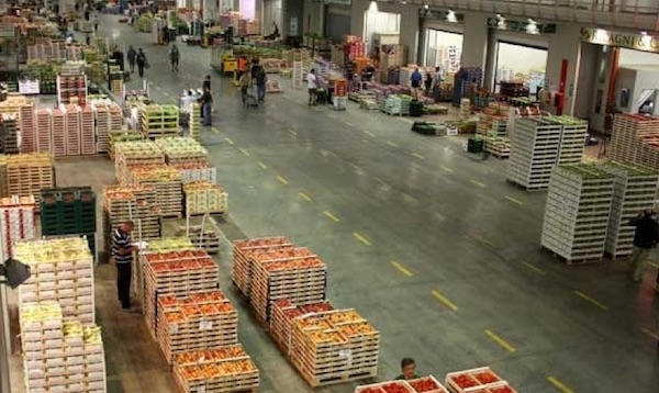 Mercati del Lazio sottotono, rincari per fragole e asparagi